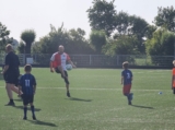 Laatste training S.K.N.W.K. JO8-1 (partijtje tegen de ouders) van maandag 2 juni 2025 (76/123)